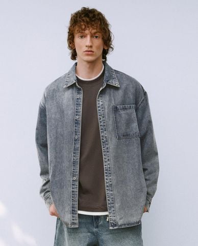  URBAN REVIVO - Áo khoác denim nam tay dài wash bạc phối túi 