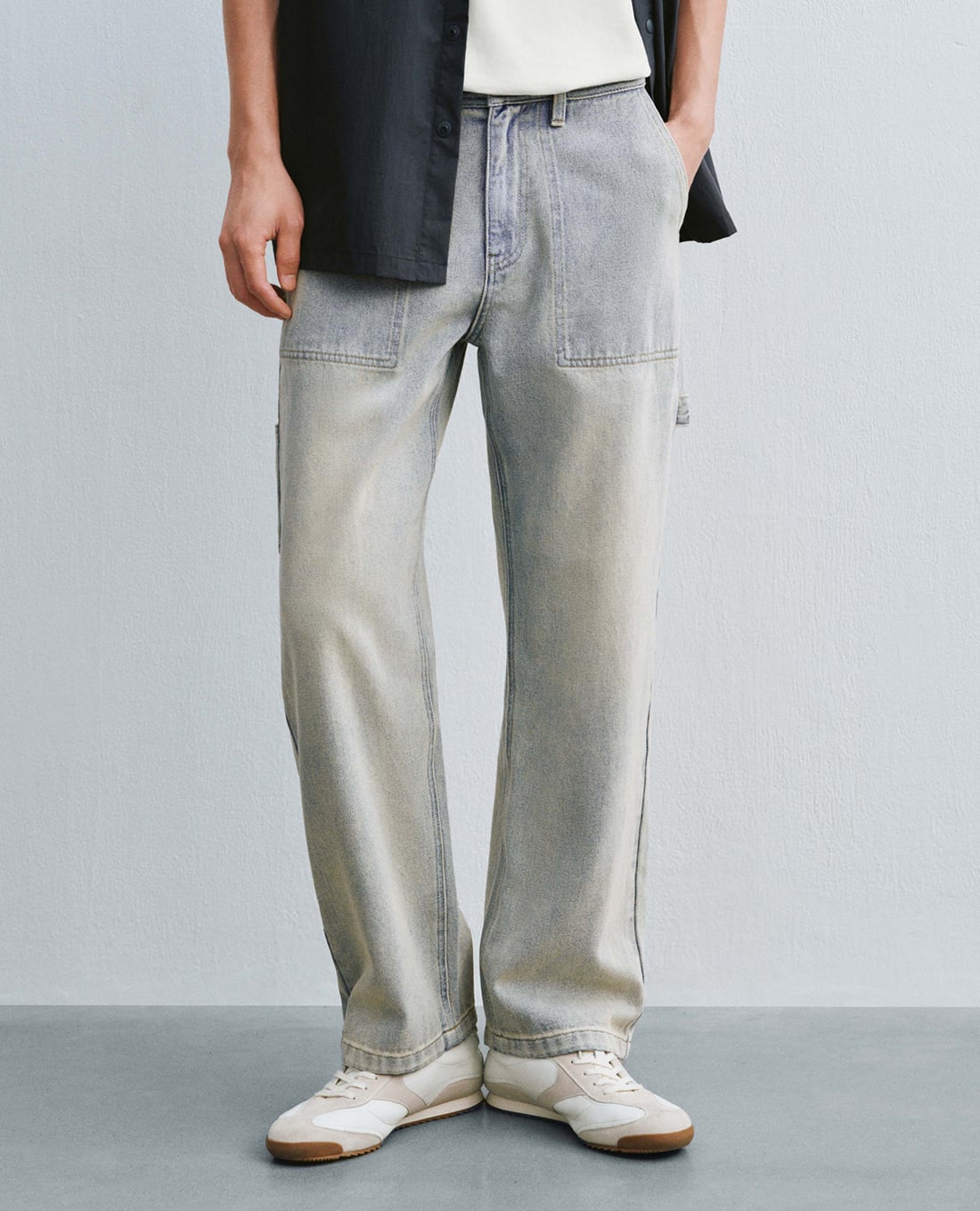 URBAN REVIVO - Quần jeans nam ống đứng wash bạc