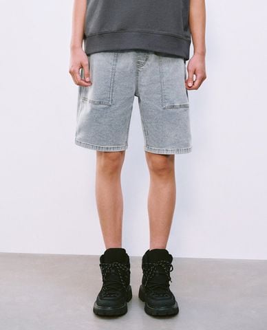  URBAN REVIVO - Quần short jeans nam lưng thun 
