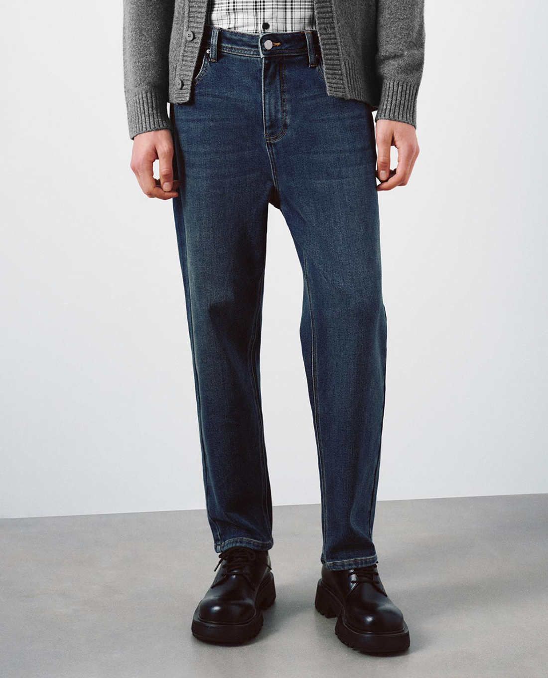 URBAN REVIVO - Quần jeans nam ống đứng wash bạc