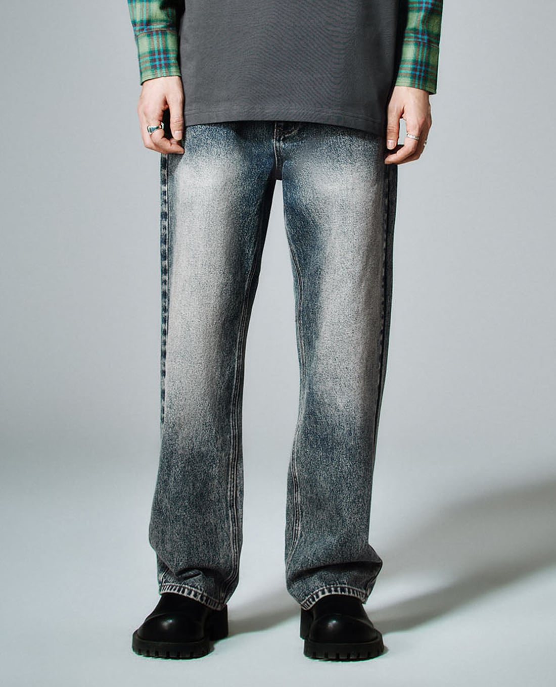 URBAN REVIVO - Quần jeans nam ống đứng wash bạc