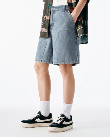  URBAN REVIVO - Quần short jeans nam phối túi hộp 