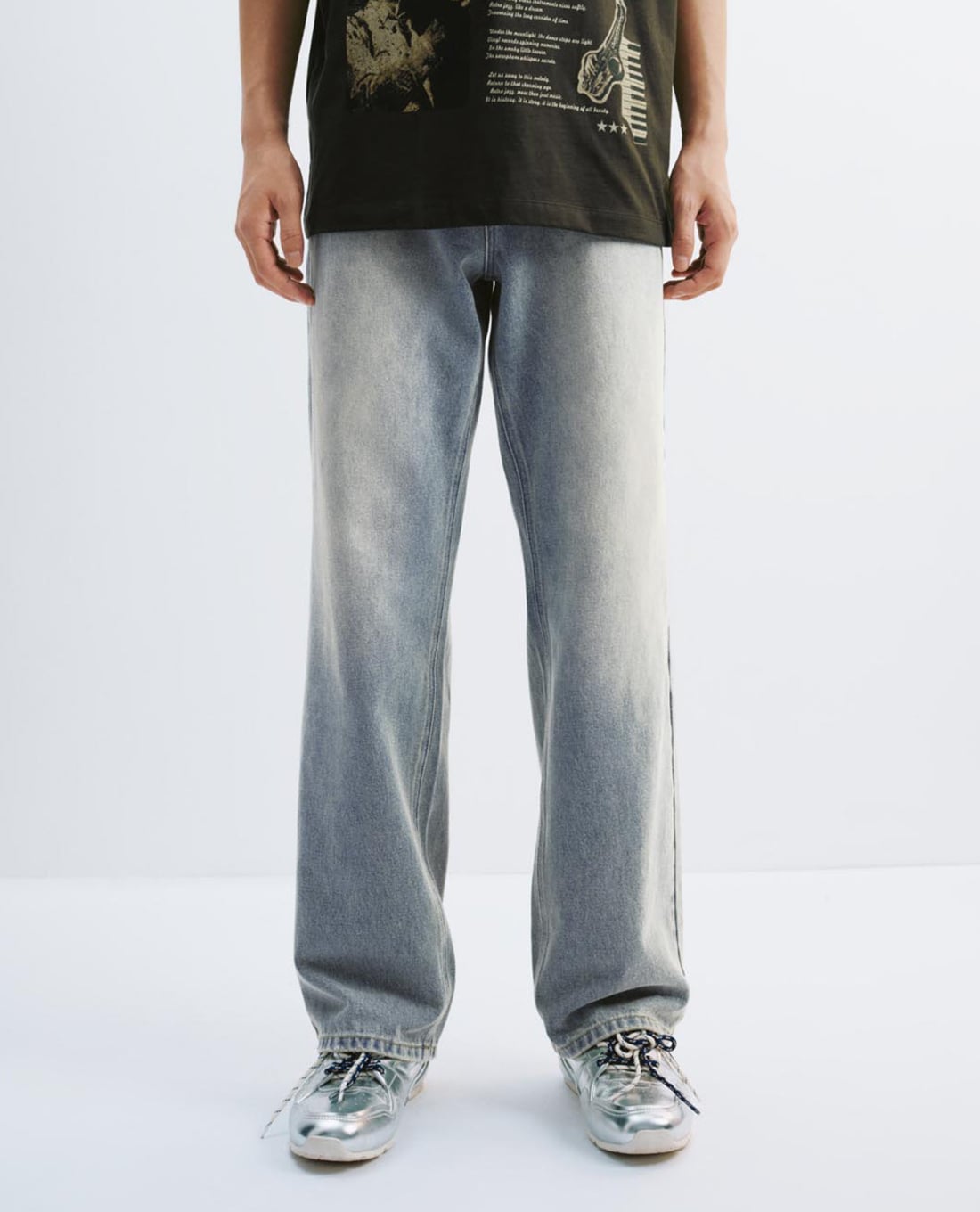 URBAN REVIVO - Quần jeans nam ống đứng wash bạc