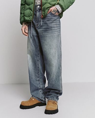  URBAN REVIVO - Quần jeans nam ống đứng wash bạc 