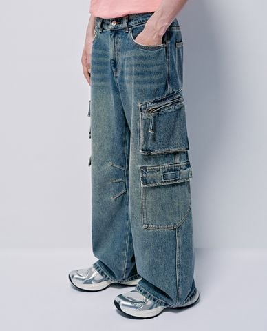  URBAN REVIVO - Quần jeans nam ống rộng phối túi hộp 