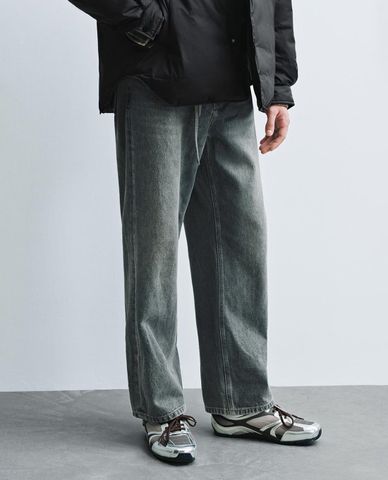  URBAN REVIVO - Quần jeans nam ống đứng wash bạc 