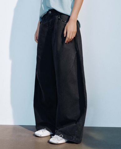  URBAN REVIVO - Quần jeans nữ ống rộng phối đinh tán 