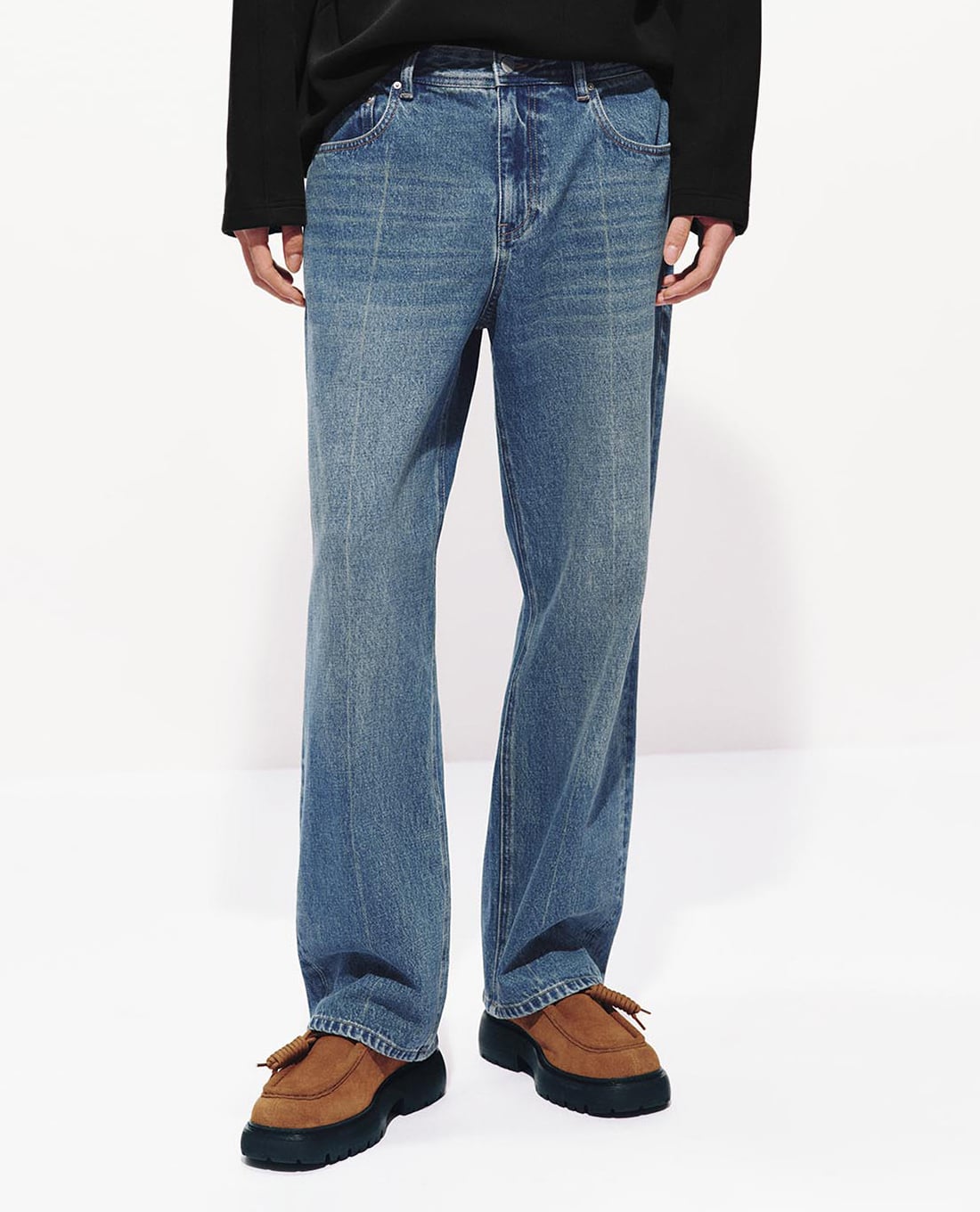 URBAN REVIVO - Quần jeans nam ống rộng wash bạc