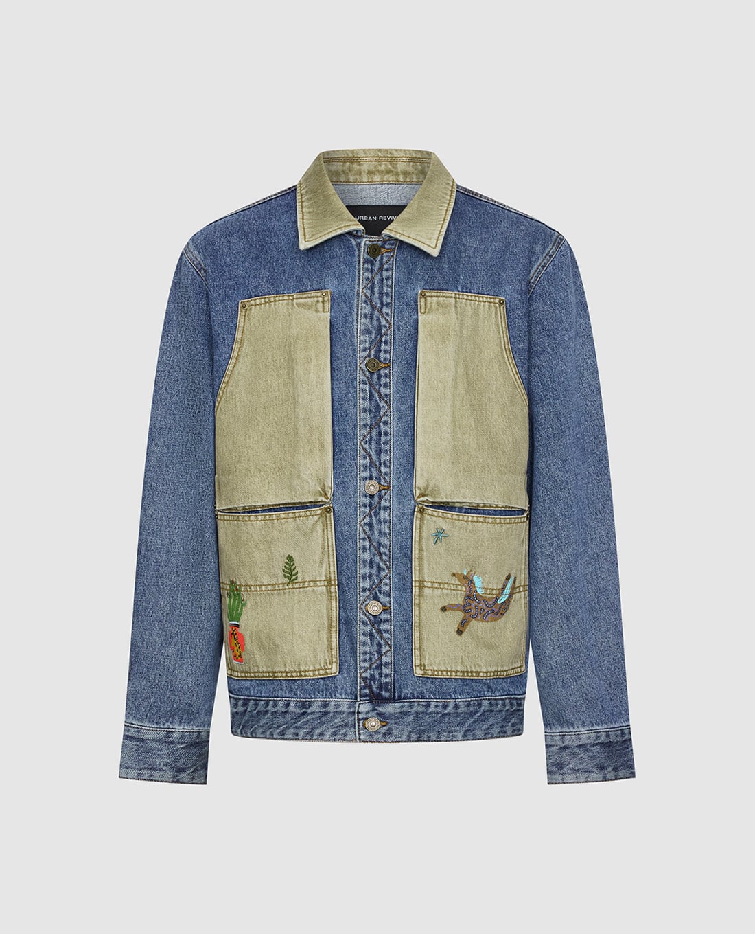 URBAN REVIVO - Áo khoác denim nam cổ bẻ tay dài thêu họa tiết