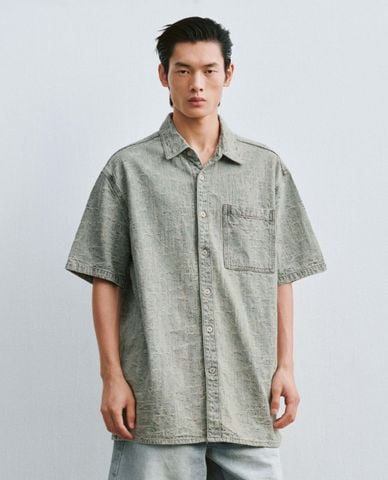  URBAN REVIVO - Áo sơ mi denim nam tay ngắn wash cổ điển 