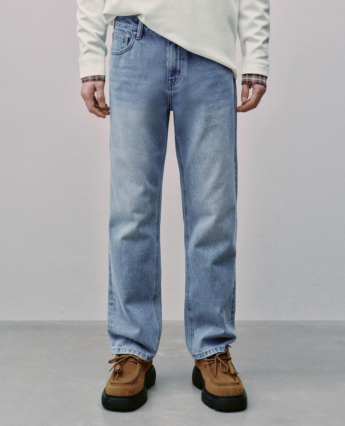 URBAN REVIVO - Quần jeans nam ống đứng wash bạc