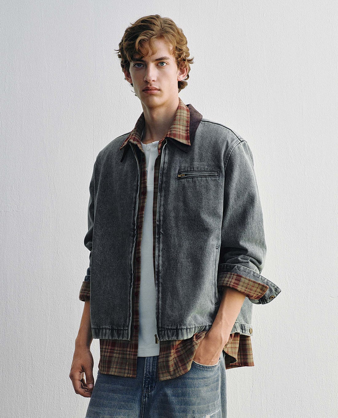 URBAN REVIVO - Áo khoác denim nam tay dài khóa kéo