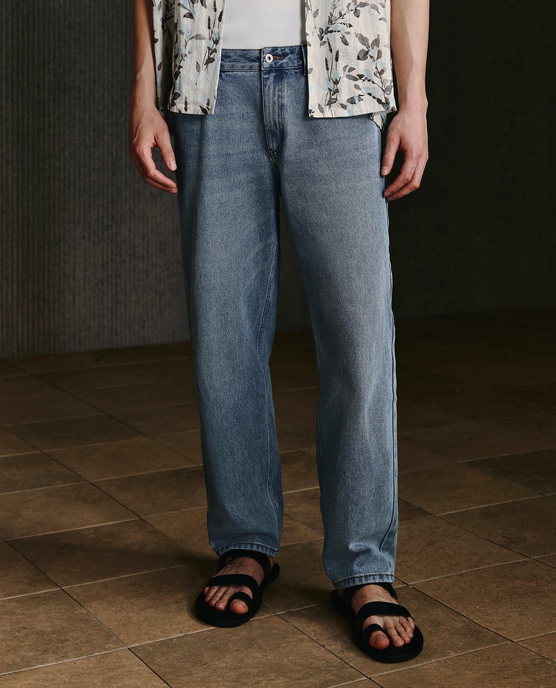 URBAN REVIVO - Quần jeans nam ống đứng wash bạc