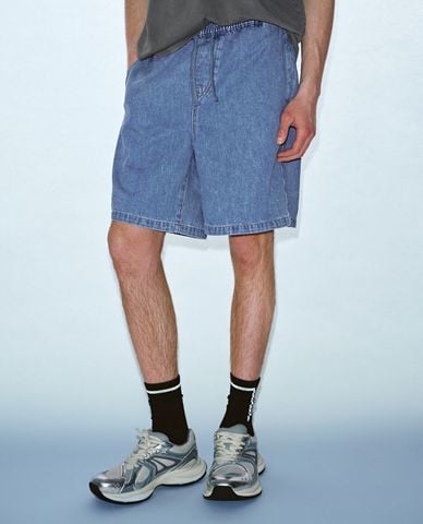  URBAN REVIVO - Quần short jeans nam lưng thun dây rút 