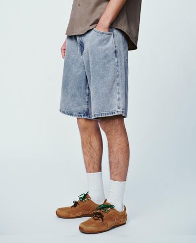  URBAN REVIVO - Quần short jeans nam ống rộng phối dây rút 