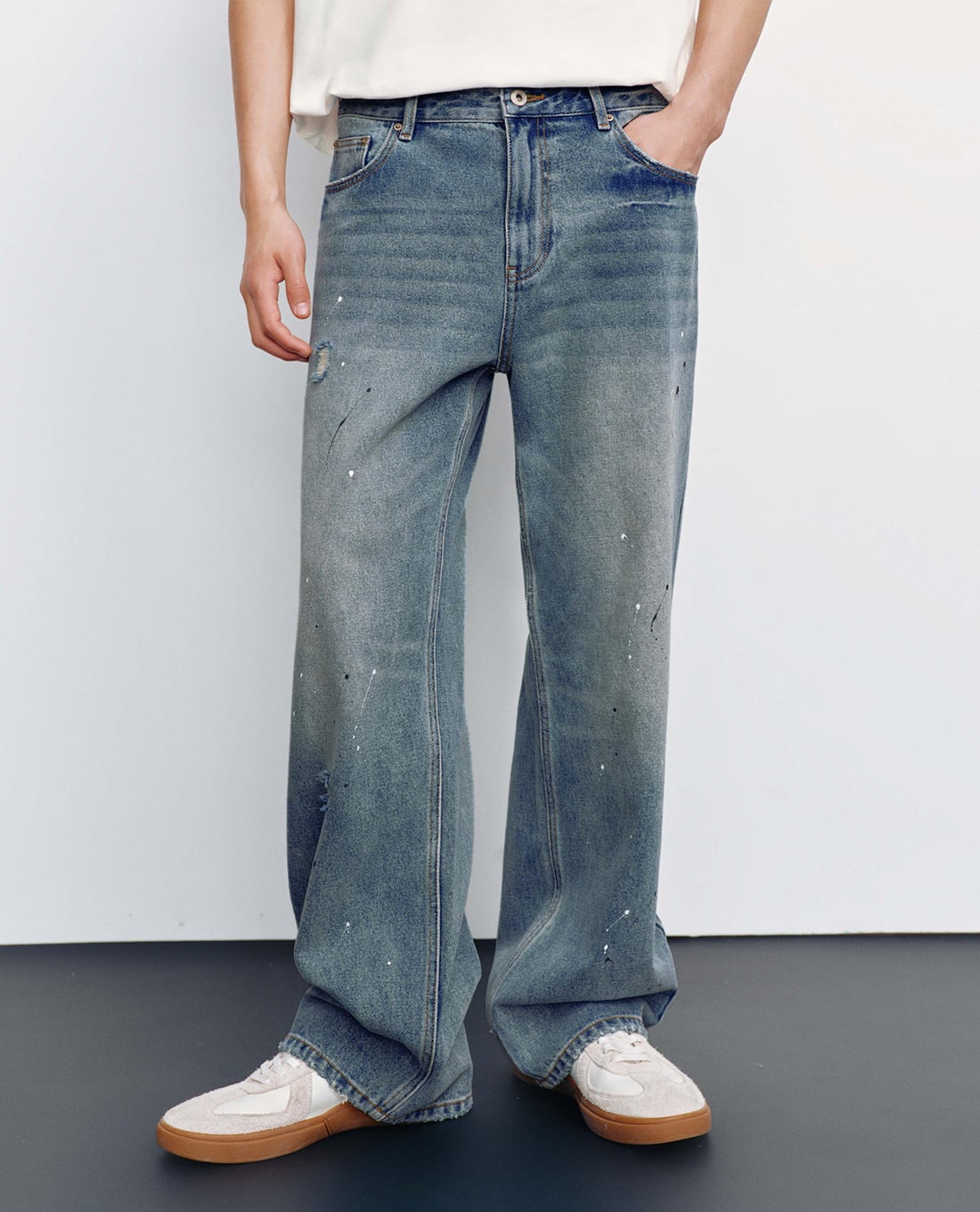 URBAN REVIVO - Quần jeans nam ống rộng wash bạc