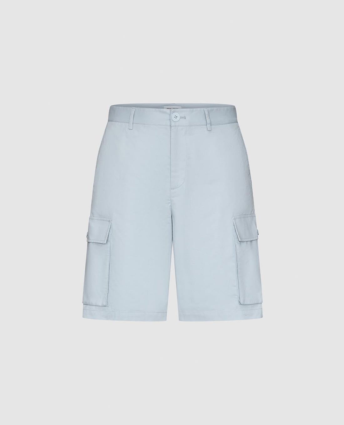 URBAN REVIVO - Quần short nam ngang gối phối túi hộp