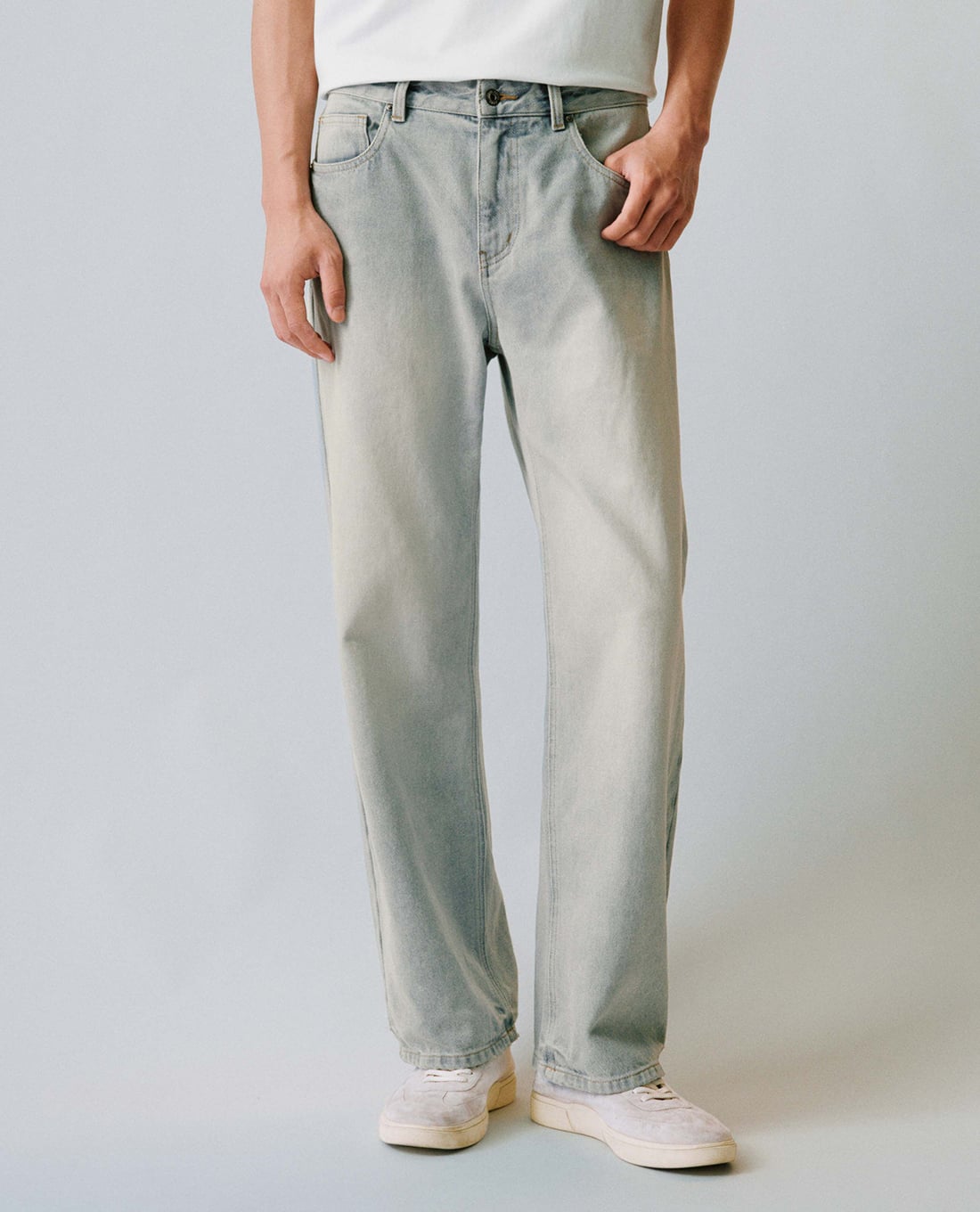 URBAN REVIVO - Quần jeans nam ống đứng wash bạc