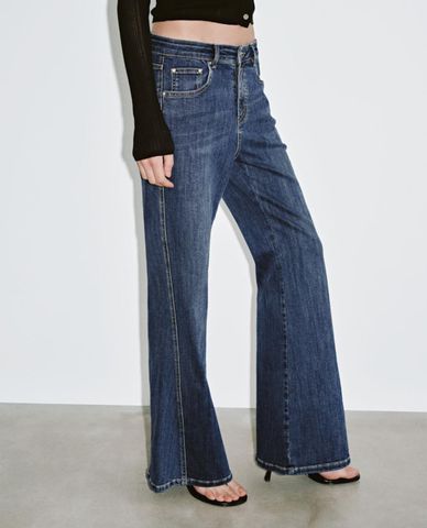  URBAN REVIVO - Quần jeans nữ ống loe cổ điển 