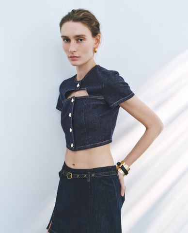  URBAN REVIVO - Áo croptop nữ denim tay ngắn phối nút 