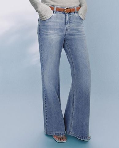  URBAN REVIVO - Quần jeans nữ ống loe wash bạc 