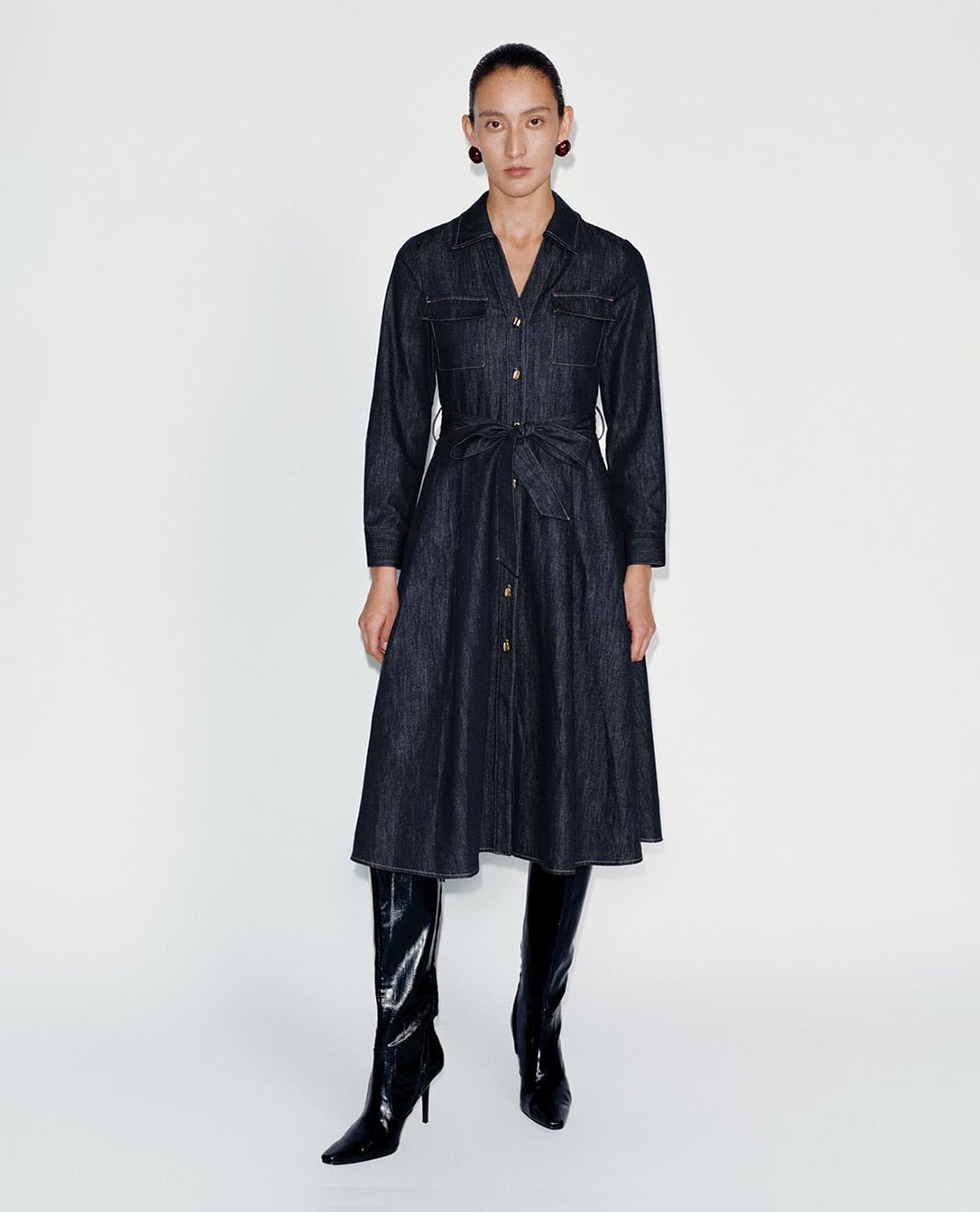URBAN REVIVO - Đầm denim midi tay dài phối thắt lưng
