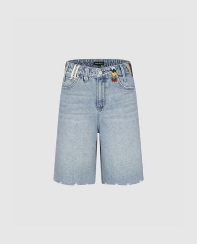  URBAN REVIVO - Quần short jeans nữ ngang gối wash bạc 