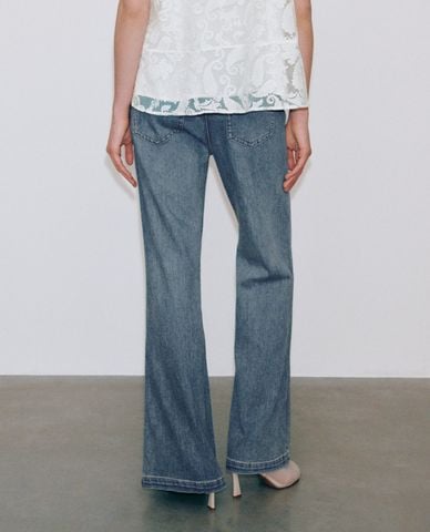  URBAN REVIVO - Quần jeans nữ ống loe kèm thắt lưng 