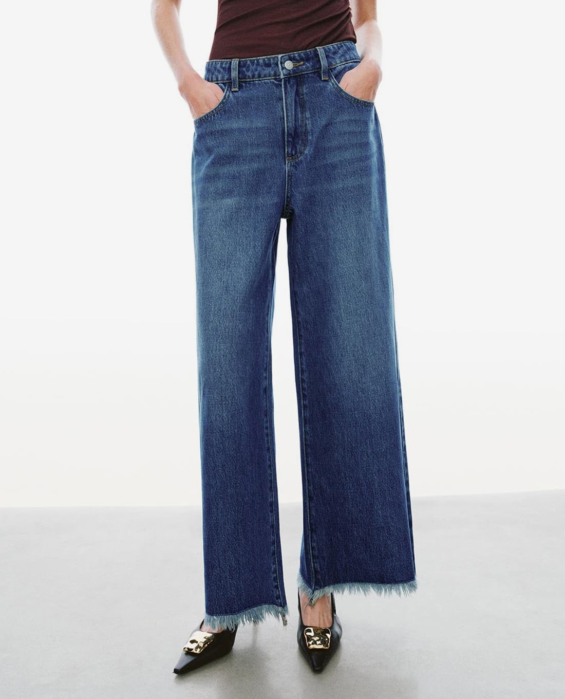 URBAN REVIVO - Quần jeans nữ ống rộng gấu tua rua
