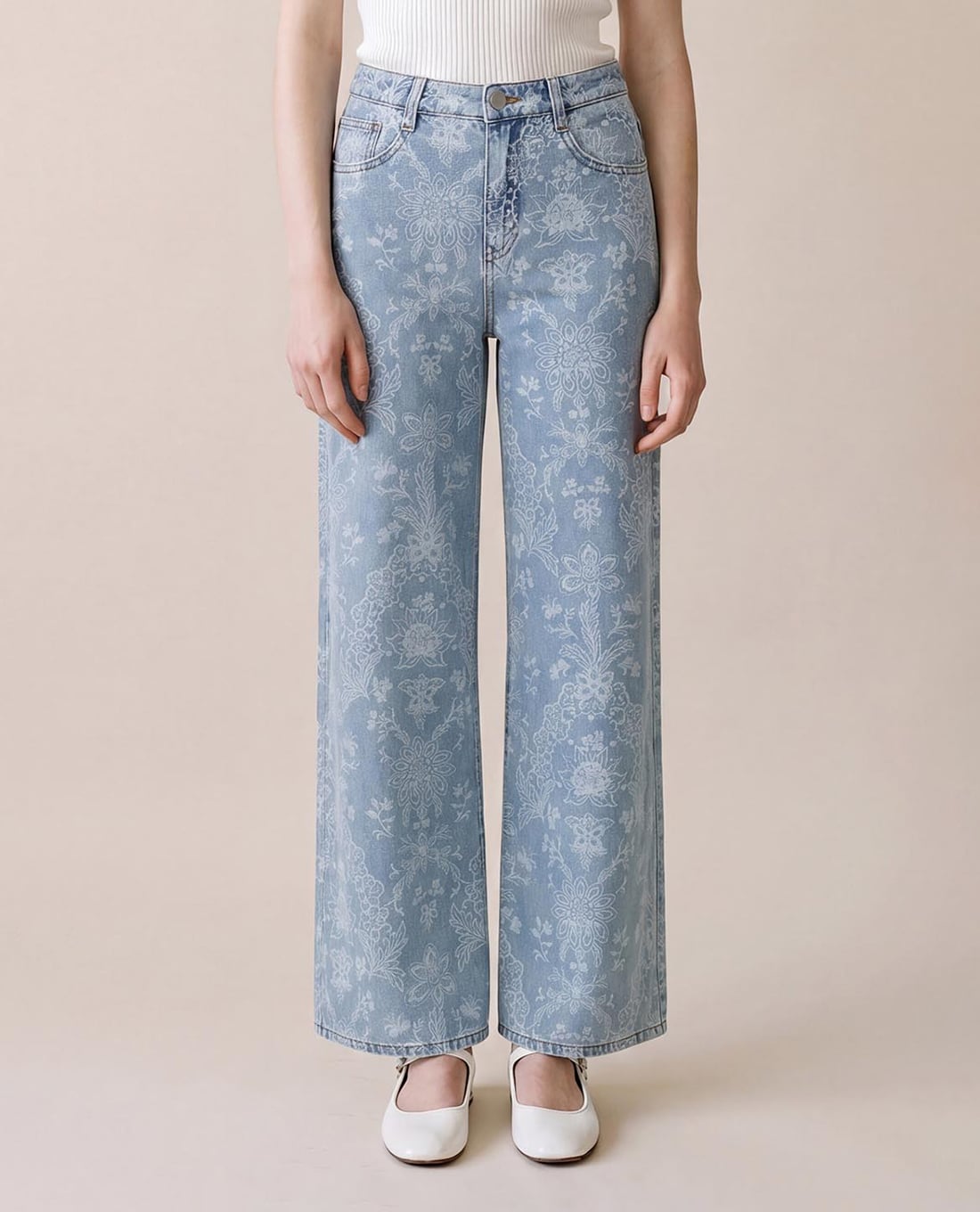 URBAN REVIVO - Quần jeans nữ ống rộng họa tiết hoa