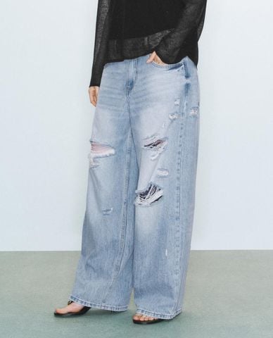 URBAN REVIVO - Quần jeans nữ ống rộng wash bạc rách gối 