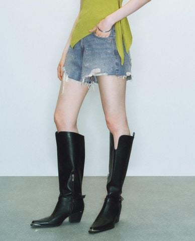  URBAN REVIVO - Quần short jeans nữ rách gấu 