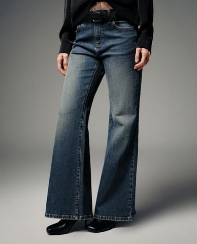  URBAN REVIVO - Quần jeans nữ ống loe wash bạc kèm thắt lưng 