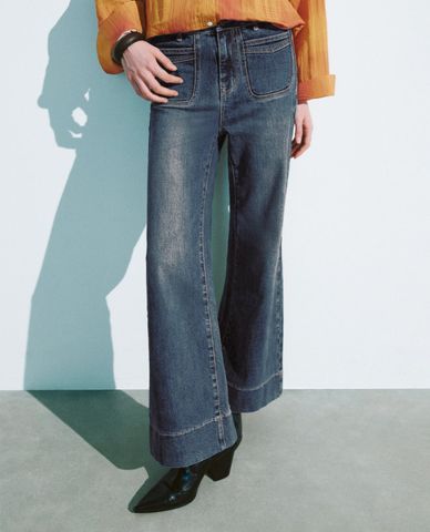  URBAN REVIVO - Quần jeans nữ ống loe cổ điển 