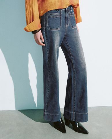  URBAN REVIVO - Quần jeans nữ ống loe cổ điển 