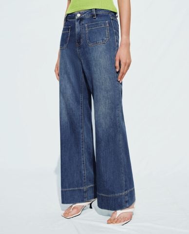  URBAN REVIVO - Quần jeans nữ ống loe wash bạc cá tính 