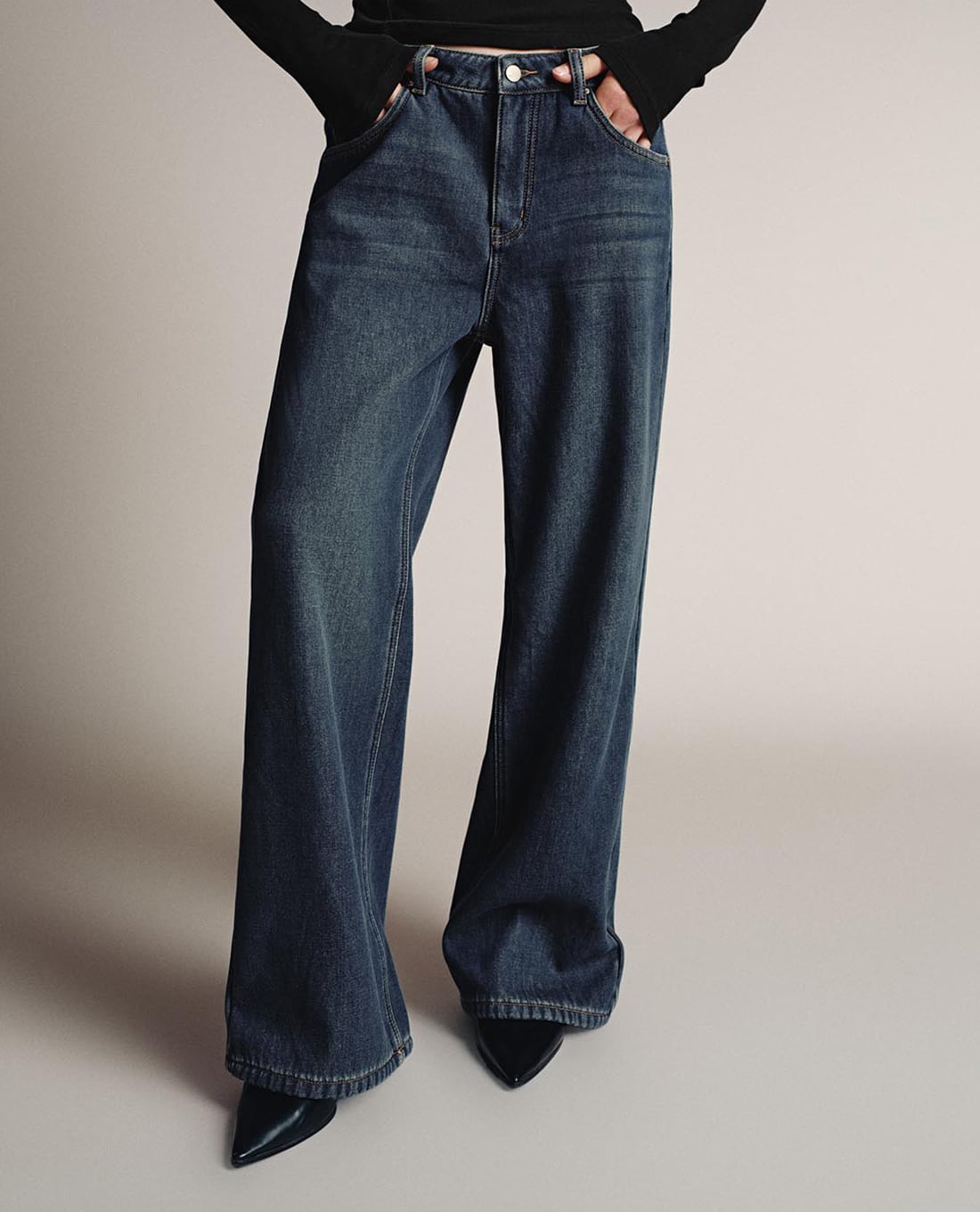 URBAN REVIVO - Quần jeans nữ ống rộng cạp cao