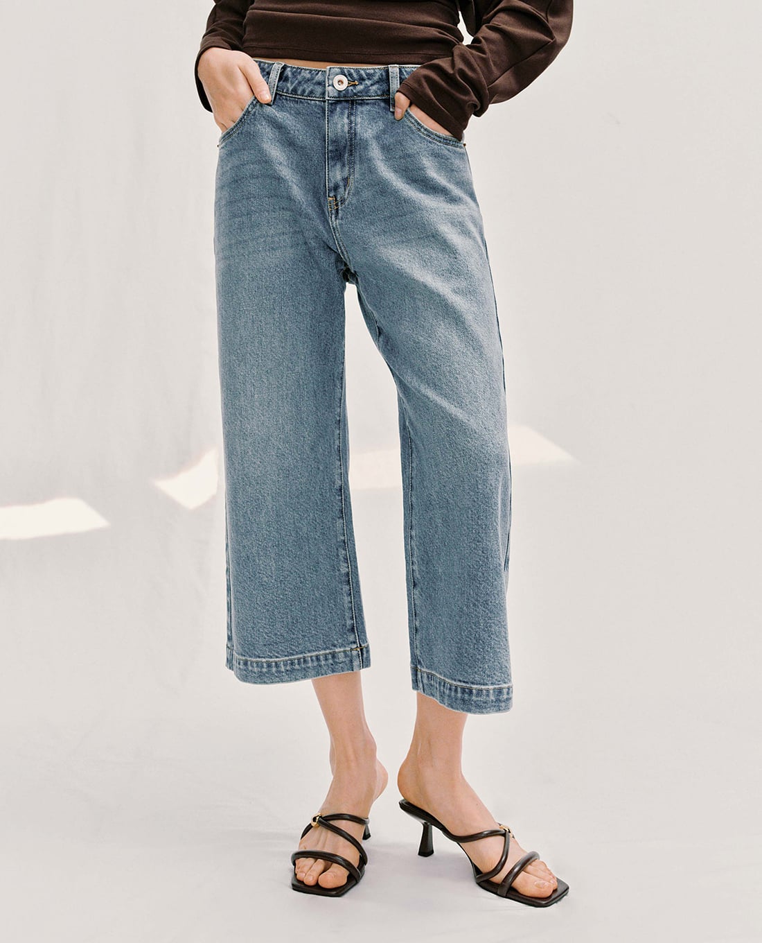 URBAN REVIVO - Quần jeans nữ ống rộng dáng lửng