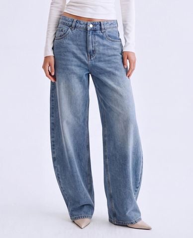  URBAN REVIVO - Quần jeans nữ ống rộng wash bạc dáng cong 
