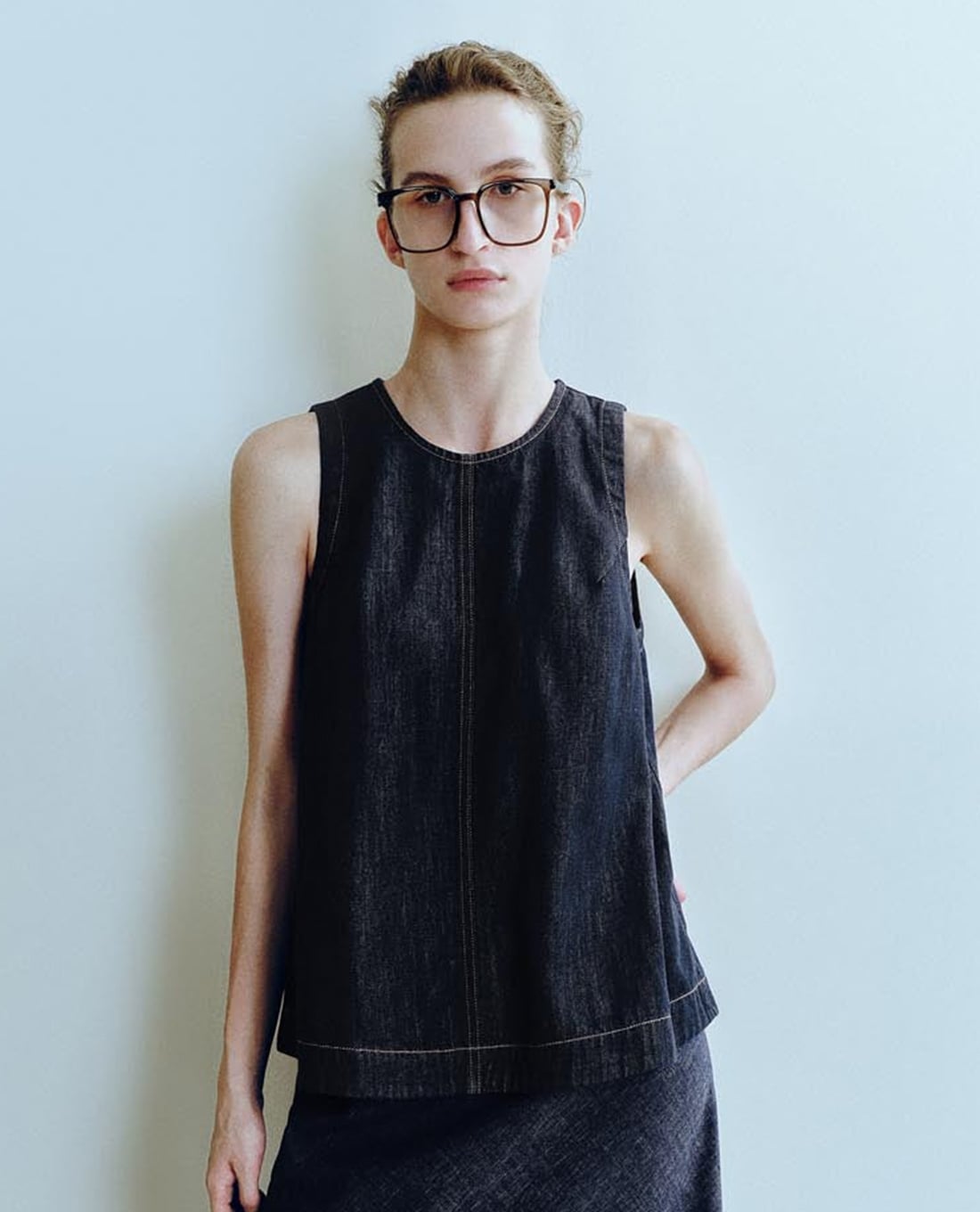 URBAN REVIVO - Áo sát nách nữ denim dáng xòe