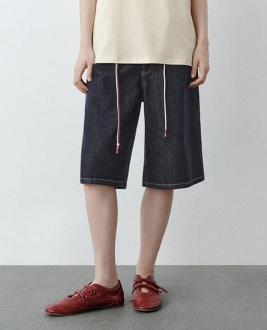  URBAN REVIVO - Quần short jeans nữ lưng thun dây rút 