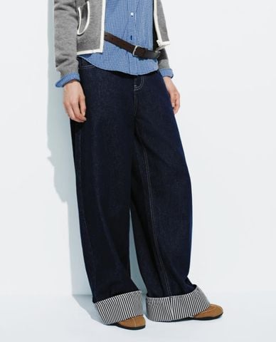  URBAN REVIVO - Quần jeans nữ ống rộng gấu lật kẻ sọc 