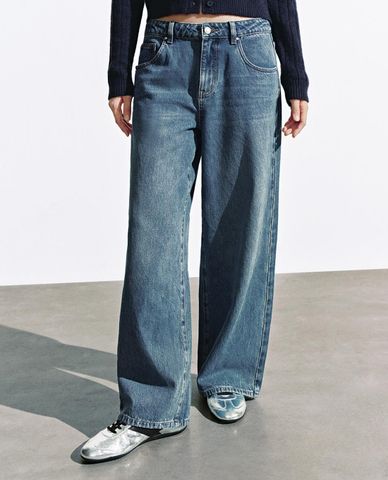  URBAN REVIVO - Quần jeans nữ ống rộng wash bạc 