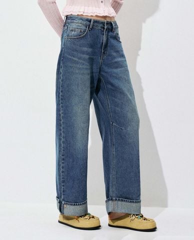  URBAN REVIVO - Quần jeans nữ ống rộng wash bạc xắn gấu 