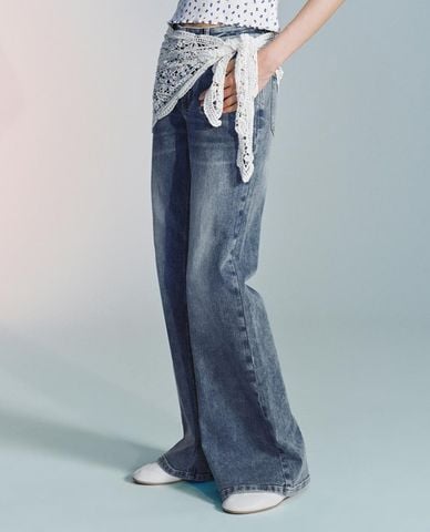  URBAN REVIVO - Quần jeans nữ ống loe phối khăn ren 