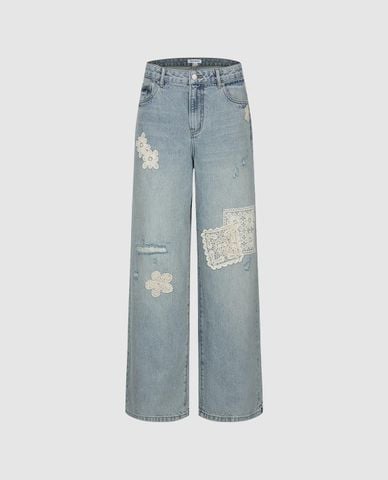  URBAN REVIVO - Quần jeans nữ ống rộng thêu hoa phối ren 