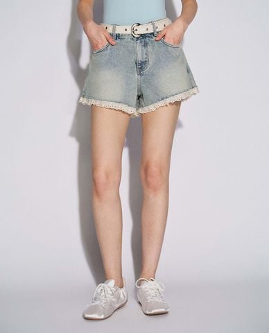 URBAN REVIVO - Quần short jeans nữ viền ren kèm thắt lưng 