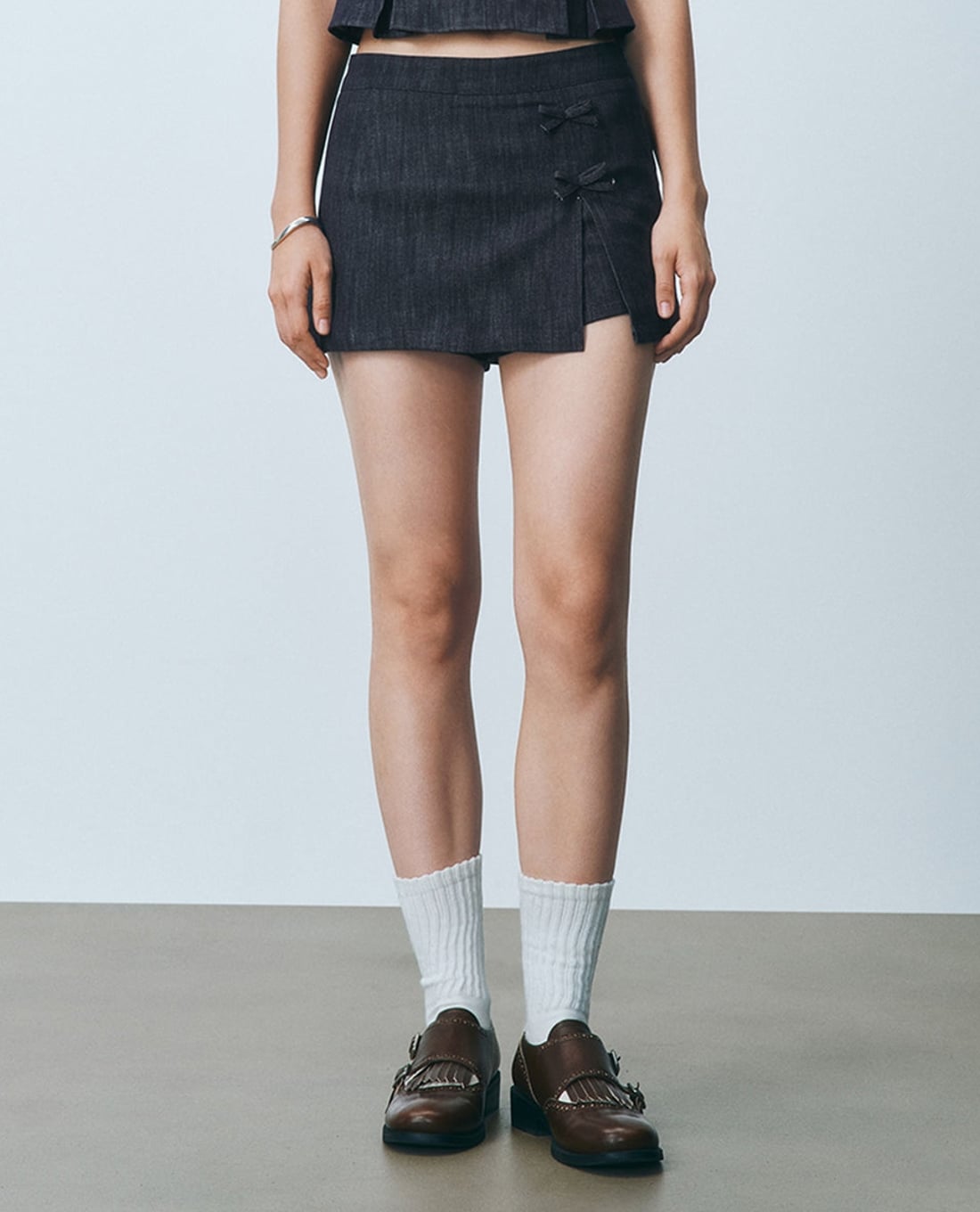 URBAN REVIVO - Chân váy denim mini phối nơ cá tính