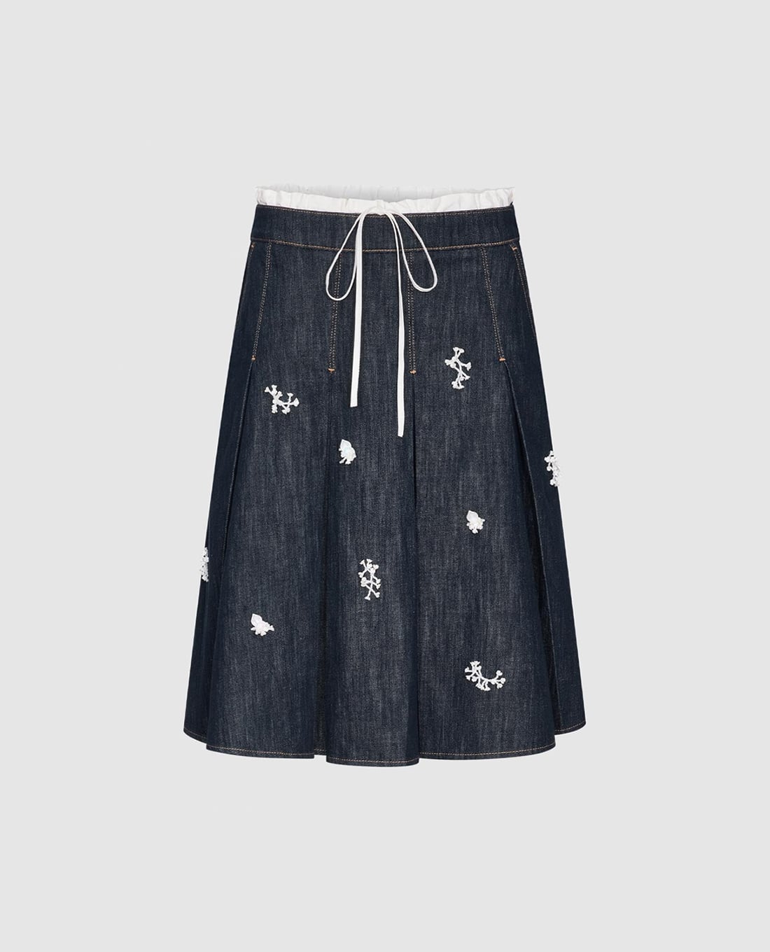 URBAN REVIVO - Chân váy denim midi thêu hoa viền bèo