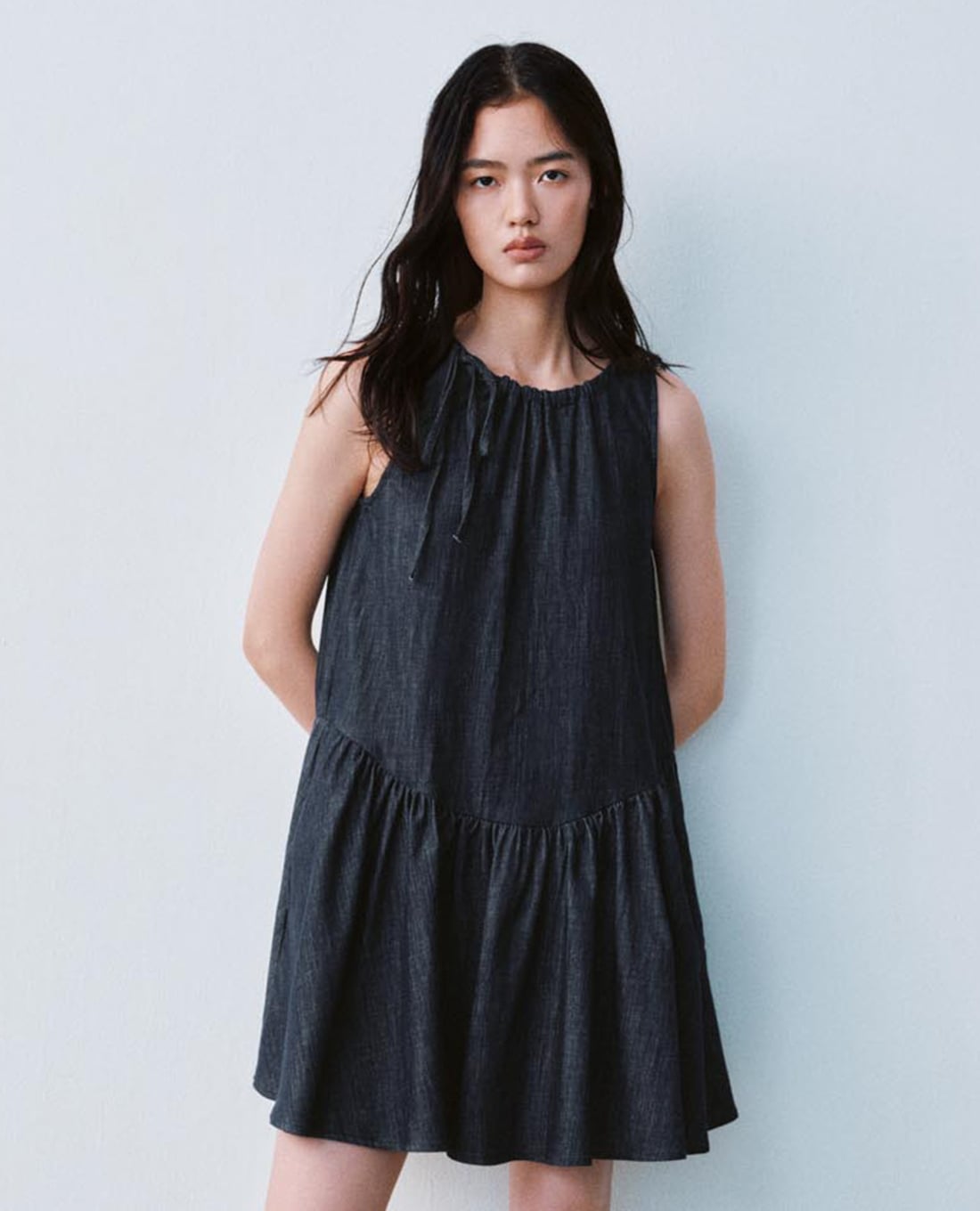 URBAN REVIVO - Đầm denim mini sát nách phom xòe